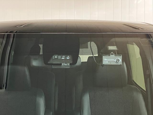 ヴォクシーハイブリッドＺＳ　煌III衝突被害軽減ブレーキシステム　ドラレコ　クルーズコントロール　両側オートスライドドア　ステアリングスイッチ　フリップダウンモニター　シートヒーター　ＵＳＢ接続端子　レーンアシスト　Ｐスタート（神奈川県）の中古車