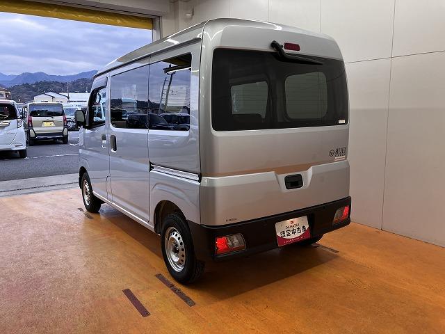 ハイゼットカーゴＤＸサポカーＳワイド適合　ラジオ　エアコン　アクセサリーソケット　コーナーセンサー　アイドリングストップ　光軸調整ダイヤル　横滑り防止機能　誤発進抑制機能　パワーウインドウ　キーレス（神奈川県）の中古車