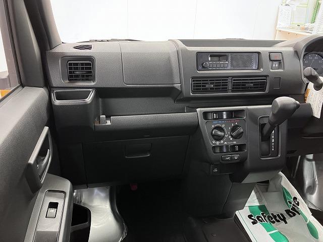 ハイゼットカーゴＤＸサポカーＳワイド適合　ラジオ　エアコン　アクセサリーソケット　コーナーセンサー　アイドリングストップ　光軸調整ダイヤル　横滑り防止機能　誤発進抑制機能　パワーウインドウ　キーレス（神奈川県）の中古車