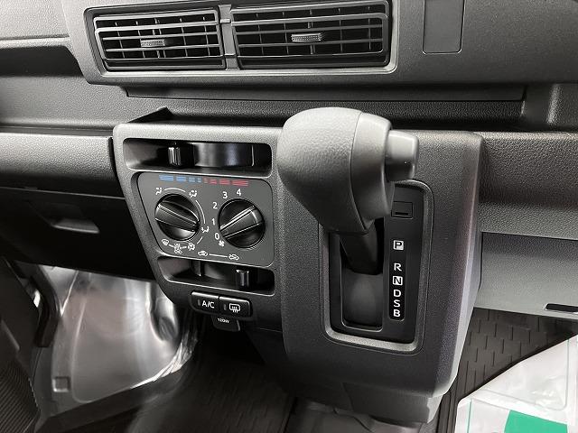 ハイゼットカーゴＤＸサポカーＳワイド適合　ラジオ　エアコン　アクセサリーソケット　コーナーセンサー　アイドリングストップ　光軸調整ダイヤル　横滑り防止機能　誤発進抑制機能　パワーウインドウ　キーレス（神奈川県）の中古車