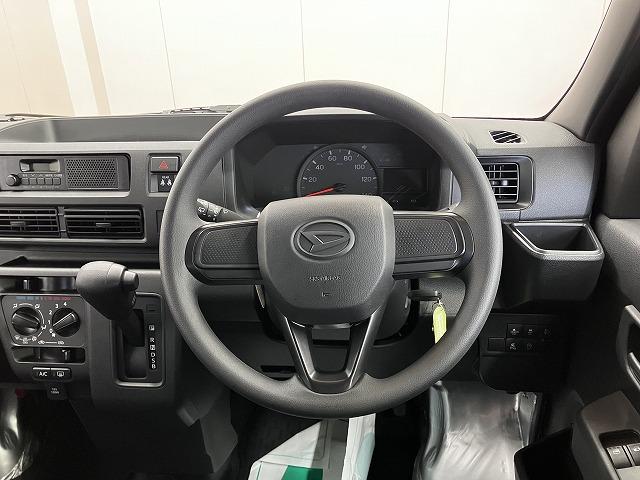 ハイゼットカーゴＤＸサポカーＳワイド適合　ラジオ　エアコン　アクセサリーソケット　コーナーセンサー　アイドリングストップ　光軸調整ダイヤル　横滑り防止機能　誤発進抑制機能　パワーウインドウ　キーレス（神奈川県）の中古車