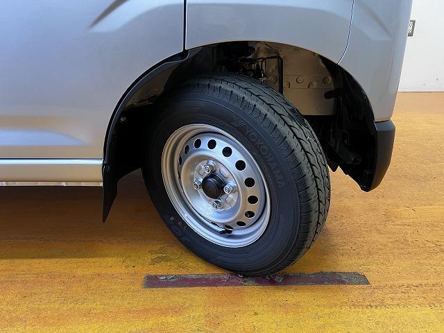 ハイゼットカーゴＤＸサポカーＳワイド適合　ラジオ　エアコン　アクセサリーソケット　コーナーセンサー　アイドリングストップ　光軸調整ダイヤル　横滑り防止機能　誤発進抑制機能　パワーウインドウ　キーレス（神奈川県）の中古車