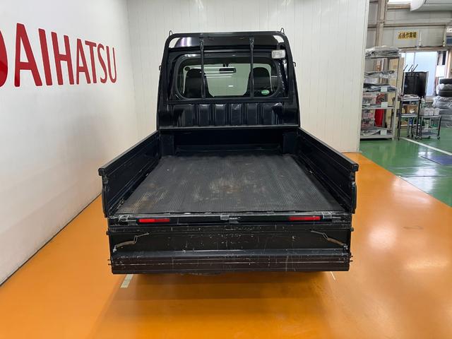 ハイゼットトラックジャンボ　４ＷＤ　ＣＤチューナー　エアコン４ＷＤ　三方開　ゴムマット　荷台作業灯　ＣＤチューナー　エアコン　パワーステアリング　パワーウインドウ　キーレス（神奈川県）の中古車