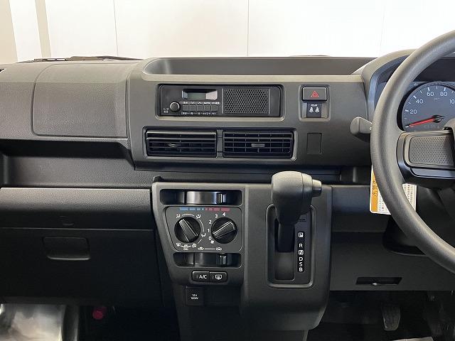 ハイゼットカーゴＤＸサポカーＳワイド適合　ラジオ　エアコン　アクセサリーソケット　コーナーセンサー　アイドリングストップ　光軸調整ダイヤル　横滑り防止機能　誤発進抑制機能　パワーウインドウ　キーレス（神奈川県）の中古車