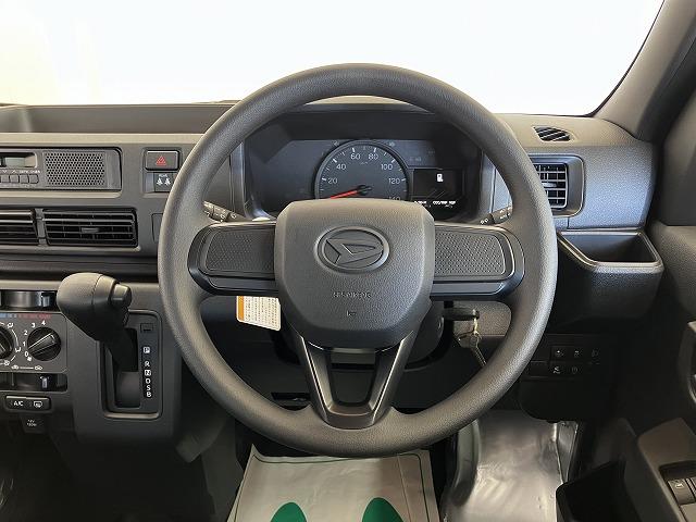 ハイゼットカーゴＤＸサポカーＳワイド適合　ラジオ　エアコン　アクセサリーソケット　コーナーセンサー　アイドリングストップ　光軸調整ダイヤル　横滑り防止機能　誤発進抑制機能　パワーウインドウ　キーレス（神奈川県）の中古車