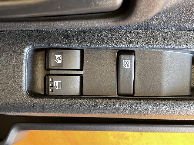 ハイゼットカーゴＤＸサポカーＳワイド適合　ラジオ　エアコン　アクセサリーソケット　コーナーセンサー　アイドリングストップ　光軸調整ダイヤル　横滑り防止機能　誤発進抑制機能　パワーウインドウ　キーレス（神奈川県）の中古車