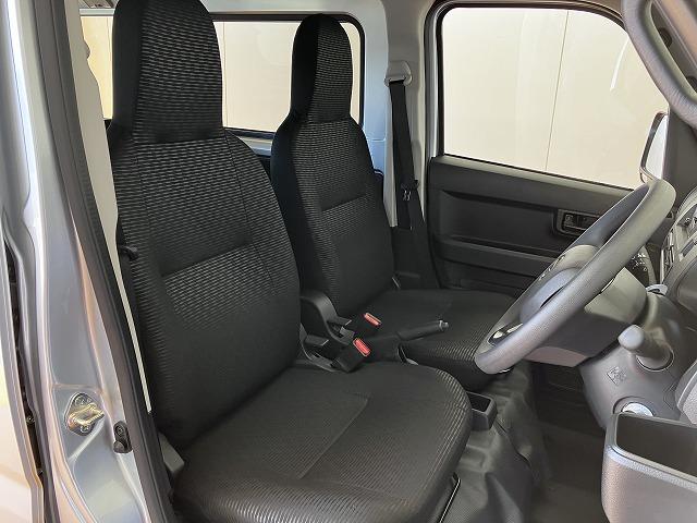 ハイゼットカーゴＤＸサポカーＳワイド適合　ラジオ　エアコン　アクセサリーソケット　コーナーセンサー　アイドリングストップ　光軸調整ダイヤル　横滑り防止機能　誤発進抑制機能　パワーウインドウ　キーレス（神奈川県）の中古車