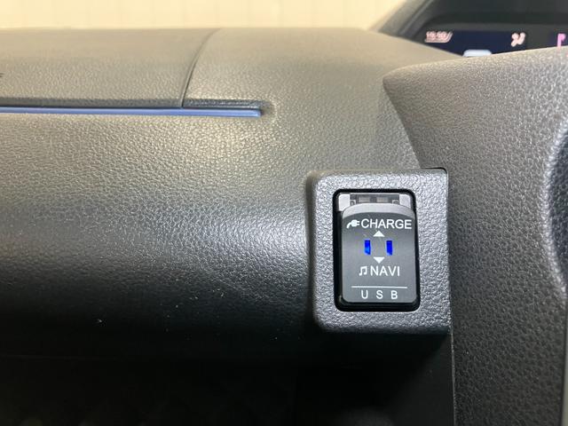 タントカスタムＲＳ　ミラクルオートステップ　カーナビ　ＵＳＢサポカーＳワイド適合　ドラレコ　ミラクルオープンドア　ミラクルオートステップ　両側オートスライドドア　パノラマモニター対応　電動パーキングブレーキ　ステアリングスイッチ　シートヒーター　ＵＳＢ接続端子（神奈川県）の中古車