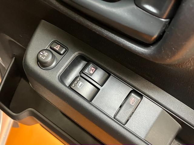ハイゼットカーゴＤＸ　エアコン　コーナーセンサー　Ｐスタート　キーフリーサポカーＳワイド適合　オーバーヘッドシェルフ　エアコン　Ｐスタート　誤発進抑制装置　横滑り防止機能　コーナーセンサー　アイドリングストップ　電動格納ミラー　パワーウィンドウ　ＥＴＣ　キーフリー（神奈川県）の中古車