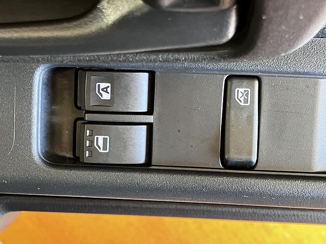 ハイゼットカーゴＤＸサポカーＳワイド適合　オーバーヘッドシェルフ　ラジオチューナー　エアコン　アクセサリーソケット　誤発進抑制装置　横滑り防止機能　コーナーセンサー　アイドリングストップ　パワーウィンドウ　キーレス（神奈川県）の中古車
