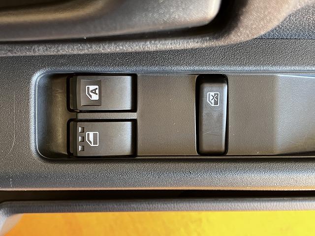 ハイゼットカーゴDXサポカーSワイド適合 オーバーヘッドシェルフ ラジオチューナー エアコン アクセサリーソケット 誤発進抑制装置 横滑り防止機能 コーナーセンサー アイドリングストップ パワーウィンドウ キーレス(神奈川県)の中古車