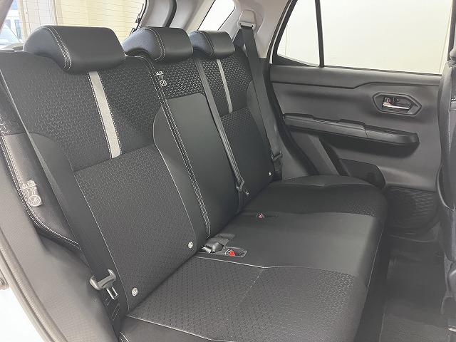 ロッキープレミアムＧ　ＨＥＶカーナビ　パノラマモニター対応　ハイブリッド車　電動パーキングブレーキ　ＵＳＢ接続端子　ステアリングスイッチ　全車速追従機能付ＡＣＣ　シートヒーター　Ｓ−ペダル　コーナーセンサー（神奈川県）の中古車