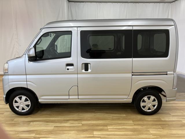 ハイゼットカーゴクルーズ　／４ＷＤ／オーディオレス／キーフリー／オートライトイモビライザー　レーンアシスト　オートマチックハイビーム　キーフリー　オートライト　Ａストップ　Ｗエアバック　４ＷＤ　スマートキー　記録簿　運転席エアバッグ　横滑り防止装置　ＡＢＳ　レーダーブレーキ（富山県）の中古車