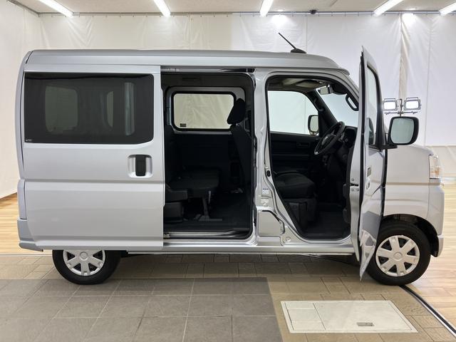 ハイゼットカーゴクルーズ　／４ＷＤ／オーディオレス／キーフリー／オートライトイモビライザー　レーンアシスト　オートマチックハイビーム　キーフリー　オートライト　Ａストップ　Ｗエアバック　４ＷＤ　スマートキー　記録簿　運転席エアバッグ　横滑り防止装置　ＡＢＳ　レーダーブレーキ（富山県）の中古車