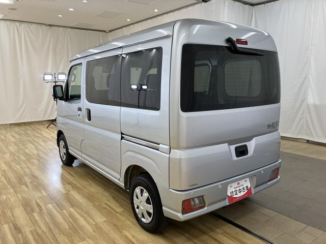 ハイゼットカーゴクルーズ　／４ＷＤ／オーディオレス／キーフリー／オートライトイモビライザー　レーンアシスト　オートマチックハイビーム　キーフリー　オートライト　Ａストップ　Ｗエアバック　４ＷＤ　スマートキー　記録簿　運転席エアバッグ　横滑り防止装置　ＡＢＳ　レーダーブレーキ（富山県）の中古車