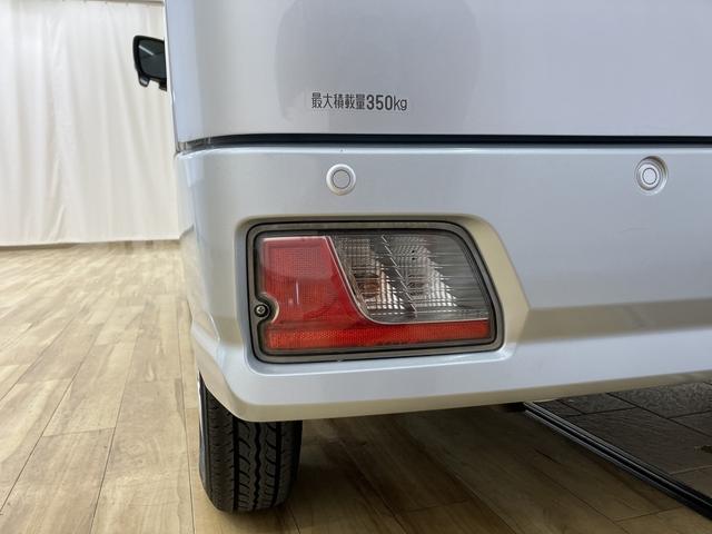 ハイゼットカーゴクルーズ　／４ＷＤ／オーディオレス／キーフリー／オートライトイモビライザー　レーンアシスト　オートマチックハイビーム　キーフリー　オートライト　Ａストップ　Ｗエアバック　４ＷＤ　スマートキー　記録簿　運転席エアバッグ　横滑り防止装置　ＡＢＳ　レーダーブレーキ（富山県）の中古車