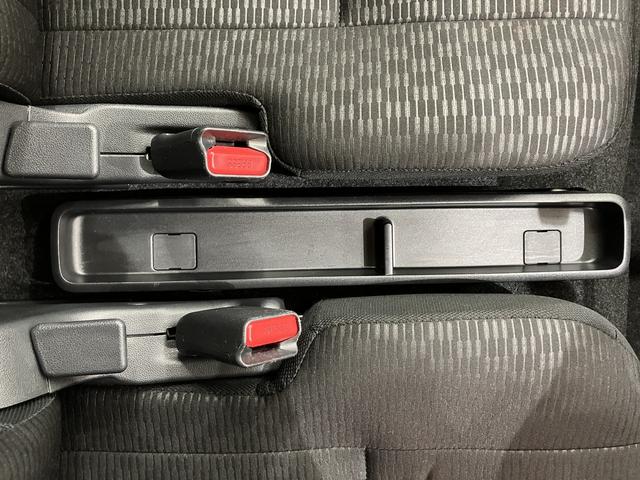 ハイゼットカーゴクルーズ　／４ＷＤ／オーディオレス／キーフリー／オートライトイモビライザー　レーンアシスト　オートマチックハイビーム　キーフリー　オートライト　Ａストップ　Ｗエアバック　４ＷＤ　スマートキー　記録簿　運転席エアバッグ　横滑り防止装置　ＡＢＳ　レーダーブレーキ（富山県）の中古車