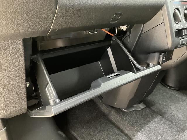 ハイゼットカーゴクルーズ　／４ＷＤ／オーディオレス／キーフリー／オートライトイモビライザー　レーンアシスト　オートマチックハイビーム　キーフリー　オートライト　Ａストップ　Ｗエアバック　４ＷＤ　スマートキー　記録簿　運転席エアバッグ　横滑り防止装置　ＡＢＳ　レーダーブレーキ（富山県）の中古車