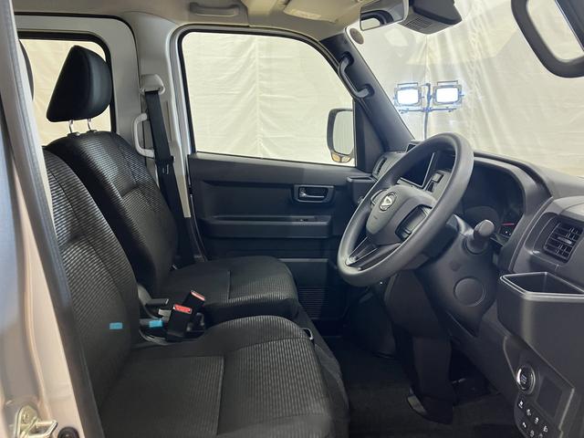 ハイゼットカーゴクルーズ /パートタイム4WD/キーフリー/オーディオレスイモビライザー レーンアシスト オートマチックハイビーム キーフリー オートライト Aストップ Wエアバック 4WD スマートキー 記録簿 運転席エアバッグ 横滑り防止装置 ABS レーダーブレーキ(富山県)の中古車