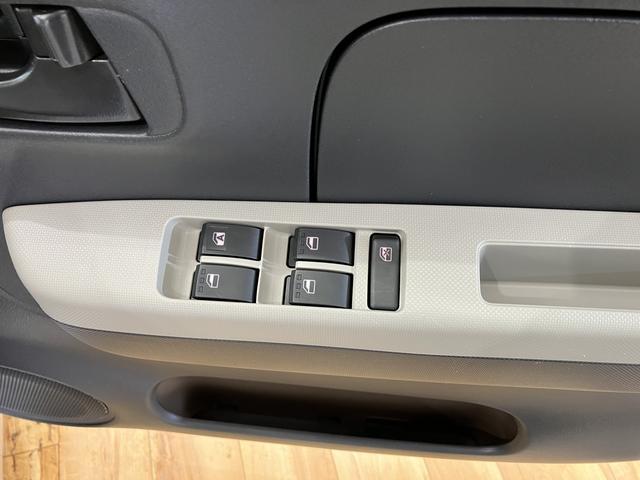 ミラトコットL SAIII /4WD/CDオーディオ/キーレスエントリーキーレス 衝突軽減システム 衝突安全ボディ 記録簿 ABS オートライト 両席エアバッグ 4WD LEDヘッドランプ アイドリングストップ エアバッグ(富山県)の中古車