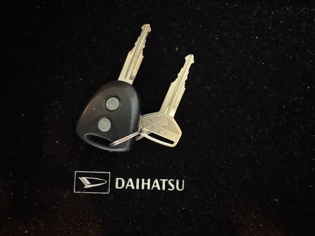 ハイゼットトラックエクストラＳＡIIIｔＣＤチューナー　衝突低減ブレーキ　パワーウィンドウ　４ＷＤ　４ＡＴ　オートマチック車　アルミホイール付（福岡県）の中古車