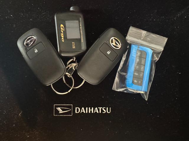 ロッキープレミアムＧ　ＨＥＶ純正フルセグナビ　ＥＴＣ　ドラレコ　パノラマモニター　Ｂｌｕｅｔｏｏｔｈ　ホイールロックナット　新車保証継承付（福岡県）の中古車