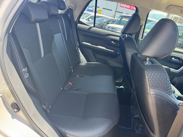 ロッキープレミアムG HEV弊社デモカーUP車 新車保証継承付 純正ディスプレイオーディオ バックモニター(福岡県)の中古車