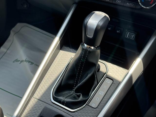 ロッキープレミアムG HEV弊社デモカーUP車 新車保証継承付 純正ディスプレイオーディオ バックモニター(福岡県)の中古車