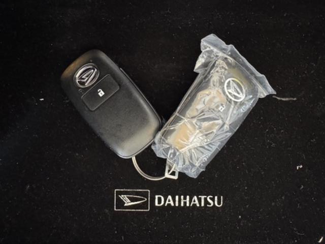 ロッキープレミアムG HEV弊社デモカーUP車 新車保証継承付 純正ディスプレイオーディオ バックモニター(福岡県)の中古車