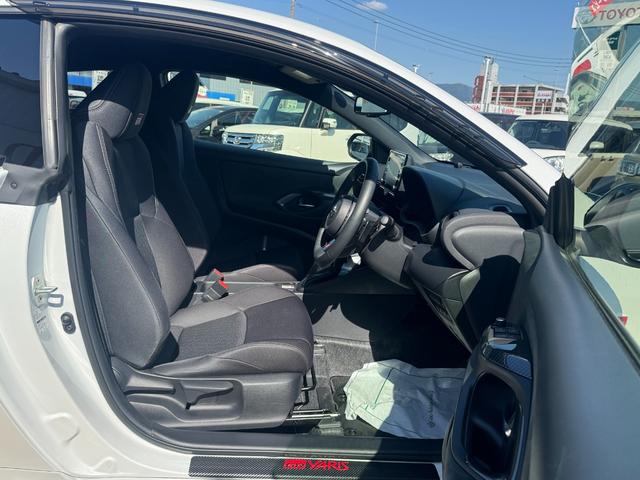 ＧＲヤリスＲＳ純正ディスプレイオーディオ　ＥＴＣ　ドラレコ　バックモニター　新車保証継承付　衝突低減ブレーキ　クルーズコントロール　ＬＥＤヘッドライト　Ｂｌｕｅｔｏｏｔｈ　パドルシフト付ハンドル（福岡県）の中古車