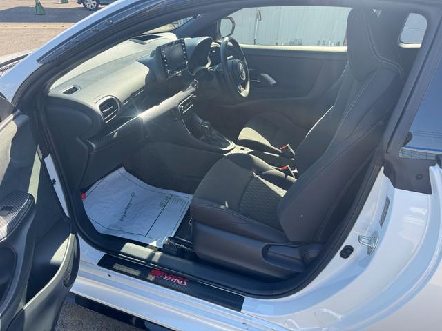 ＧＲヤリスＲＳ純正ディスプレイオーディオ　ＥＴＣ　ドラレコ　バックモニター　新車保証継承付　衝突低減ブレーキ　クルーズコントロール　ＬＥＤヘッドライト　Ｂｌｕｅｔｏｏｔｈ　パドルシフト付ハンドル（福岡県）の中古車