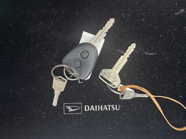 ハイゼットカーゴデッキバンG喫煙車 CDチューナー 両側スライドドア オートライト 衝突軽減ブレーキ 横滑り防止装置 アイドリングストップ オートマチックハイビーム(福岡県)の中古車