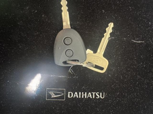 ハイゼットカーゴDX新車保証継承付 弊社デモカーUP車 1dinラジオ 両側スライドドア オートライト 衝突軽減ブレーキ 横滑り防止装置 アイドリングストップ クリアランスソナー(福岡県)の中古車