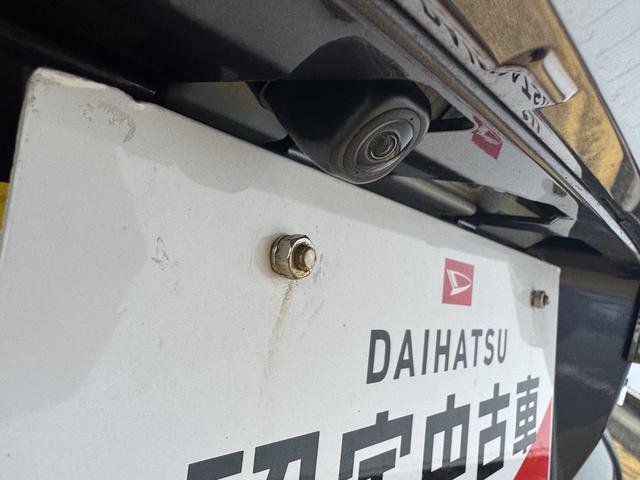 タフト 中古車 Ｇ　ダーククロムベンチャー新車保証継承付　弊社デモカーＵＰ車　オーディオレス　バックカメラ付　　スマートキー　オートライト　ＬＥＤヘッドライト　衝突軽減ブレーキ　横滑り防止装置　アイドリングストップ　純正アルミホイール