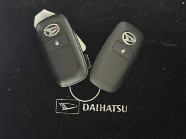 タフトＧ　ダーククロムベンチャー新車保証継承付　弊社デモカーＵＰ車　オーディオレス　バックカメラ付　　スマートキー　オートライト　ＬＥＤヘッドライト　衝突軽減ブレーキ　横滑り防止装置　アイドリングストップ　純正アルミホイール（福岡県）の中古車