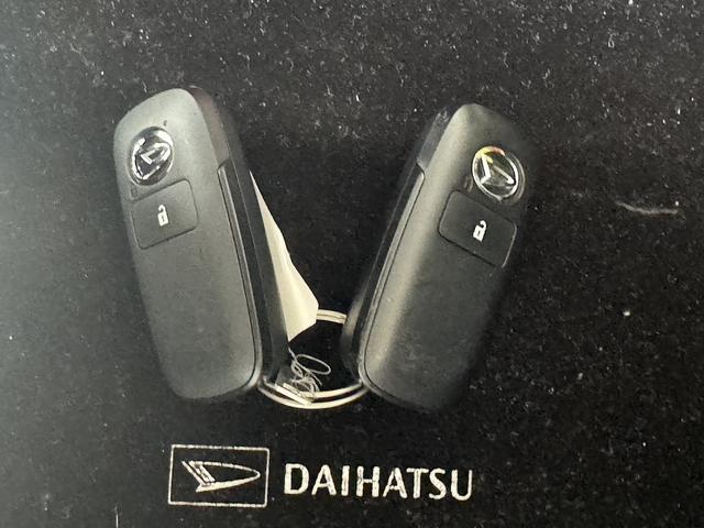 タフトG ダーククロムベンチャー新車保証継承付 弊社デモカーUP車 オーディオレス バックカメラ スマートキー クルーズコントロール LEDヘッドライト 衝突軽減ブレーキ 横滑り防止装置 アイドリングストップ クリアランスソナー(福岡県)の中古車