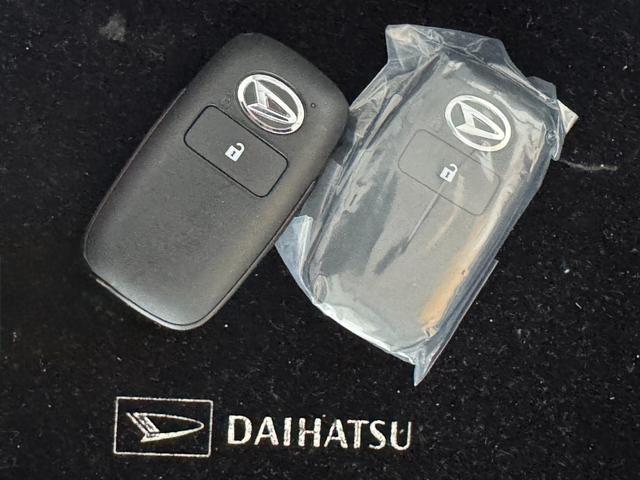 タフトＧ　ダーククロムベンチャー新車保証継承付　弊社デモカーＵＰ車　オーディオレス　バックカメラ付　スマートキー　クルーズコントロール　ＬＥＤヘッドライト　衝突軽減ブレーキ　横滑り防止装置　クリアランスソナー　アイドリングストップ（福岡県）の中古車
