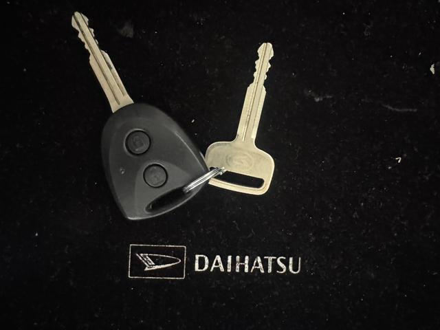 ハイゼットカーゴDX新車保証継承付 1dinラジオ 5MT ETC 両側スライドドア オートライト LEDヘッドライト 衝突軽減ブレーキ オートマチックハイビーム 横滑り防止装置 アイドリングストップ(福岡県)の中古車
