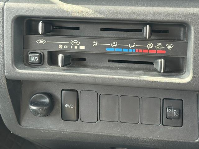 ハイゼットトラックスタンダード４ＷＤ　５ＭＴ　マニュアル車　１ｄｉｎラジオ（福岡県）の中古車