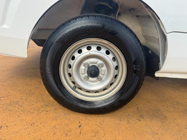 ハイゼットトラックスタンダード４ＷＤ　５ＭＴ　マニュアル車　１ｄｉｎラジオ（福岡県）の中古車