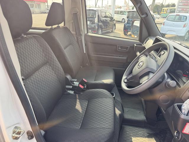 ハイゼットカーゴデッキバンＧ弊社デモカーＵＰ車　新車保証継承付　オーディオレス　プッシュボタンスタート（福岡県）の中古車
