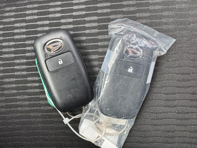 ハイゼットカーゴデッキバンＧ弊社デモカーＵＰ車　新車保証継承付　オーディオレス　プッシュボタンスタート（福岡県）の中古車