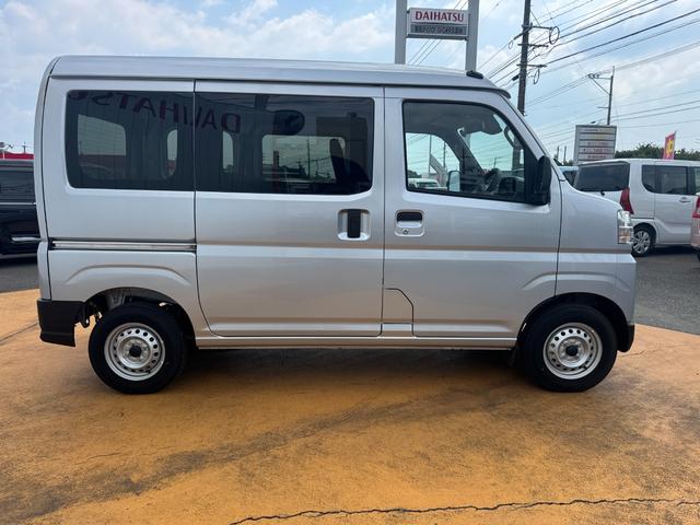 ハイゼットカーゴＤＸ新車保証継承付　弊社デモカーＵＰ車　両側スライドドア　衝突軽減ブレーキ　横滑り防止装置　アイドリングストップ　クリアランスソナー（福岡県）の中古車