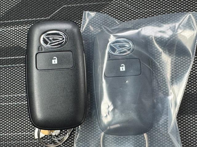 タフトＧ　ダーククロムベンチャー新車保証継承付　弊社デモカーＵＰ車　オーディオレス　バックカメラ付　クルーズコントロール　ＬＥＤヘッドライト　衝突軽減ブレーキ　横滑り防止装置　アイドリングストップ　クリアランスソナー（福岡県）の中古車