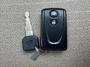 ナビ地デジＴＶ　バックカメラ　Ｂｌｕｅｔｏｏｔｈ　スマートキー　衝突軽減ブレーキ　横滑り防止装置　アイドリングストップ　純正アルミホイール（福岡県）の中古車