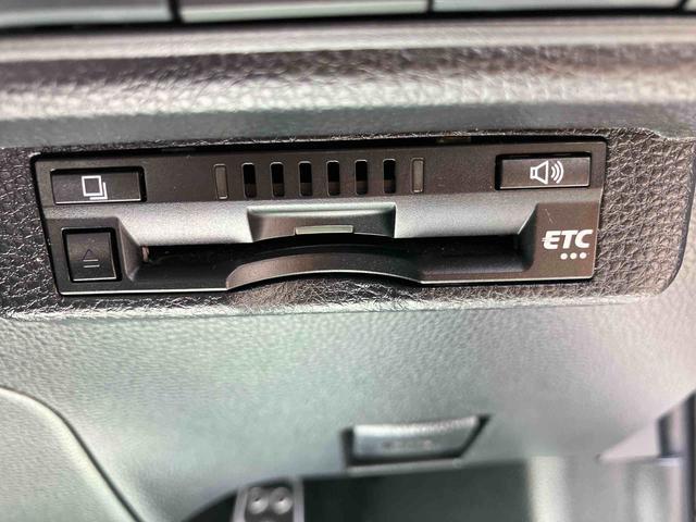 カローラツーリングハイブリッド　ダブルバイビー走行距離無制限１２ヶ月保証付き　ＢＴ接続　追突軽減ブレーキ　シートヒーター付　バックモニタ　ＵＳＢ接続　ＡＵＴＯライト　ＡＨＢ　禁煙　ＤＶＤ　横滑防止　スマキー　ＬＥＤライト　Ａストップ　ＥＴＣ付（大分県）の中古車