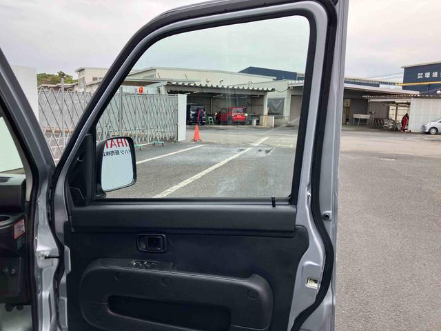 ハイゼットカーゴDX SAIII走行距離無制限12ヶ月保証付き 車線逸脱防止 横滑防止装置 両側スライド 記録簿あり デュアルエアバッグ エコアイドル セキュリティ オートマチックハイビーム 禁煙車 オートライト 運転席エアバッグ(大分県)の中古車