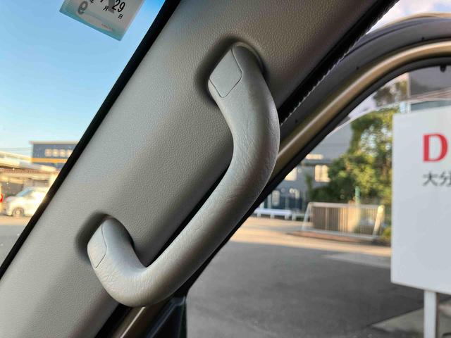 ハイゼットカーゴデラックスリミテッド走行距離無制限１２ヶ月保証付き　エアバッグ　禁煙車　助手席エアバック　ＡＢＳ　記録簿　両側スライドドア　盗難防止（大分県）の中古車