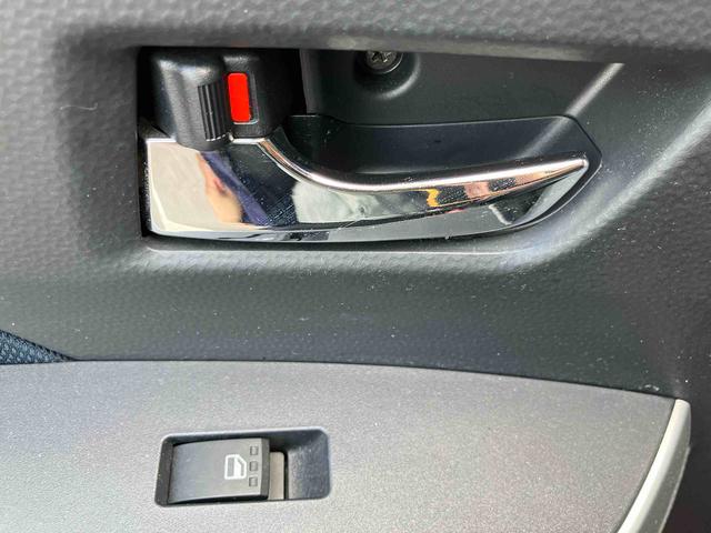 トールカスタムＧ　ターボ走行距離無制限１２ヶ月保証付き　両側パワスラドア　衝突回避支援ブレーキ機能　カーナビ　ＬＫＡ　ＥＴＣ　Ｉ−ＳＴＯＰ　ＤＶＤ　バックカメラ　メモリーナビ　ＵＳＢ　ブルートゥース　キーフリーシステム（大分県）の中古車