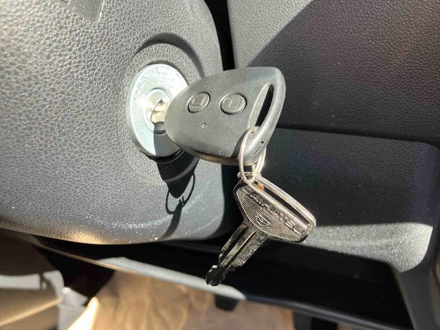 ハイゼットカーゴクルーズＳＡIII走行距離無制限１２ヶ月保証付き　両側手動スライドドア　盗難防止装置　横滑防止装置　禁煙　車線逸脱警告　エアバック　エコアイドル　オートハイビーム　ＡＢＳ　オートライト　記録簿付　助手席エアバッグ（大分県）の中古車